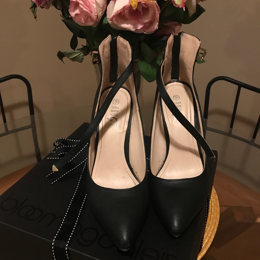 Black Strap Leather Heel 8.5